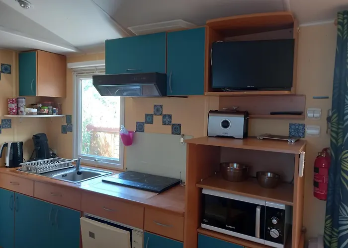 Кемпинг Mobil Climatise Avec Terrasse Dans L'escale, Calme, A 20 Mn A Pied De La Агд