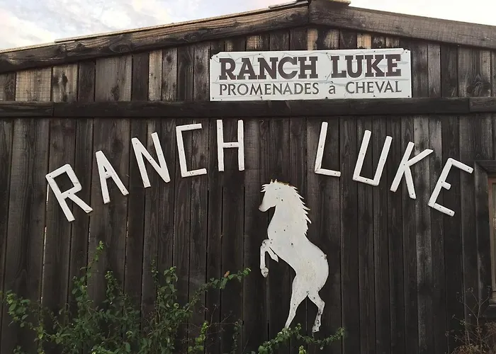 Mobil Climatise Avec Terrasse Dans L'escale, Calme, A 20 Mn A Pied De La Кемпинг Агд