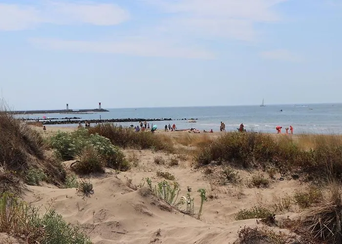 Mobil Climatise Avec Terrasse Dans L'escale, Calme, A 20 Mn A Pied De La Кемпинг *