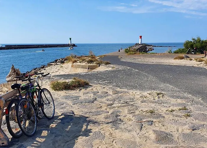 Кемпинг Mobil Climatise Avec Terrasse Dans L'escale, Calme, A 20 Mn A Pied De La Агд